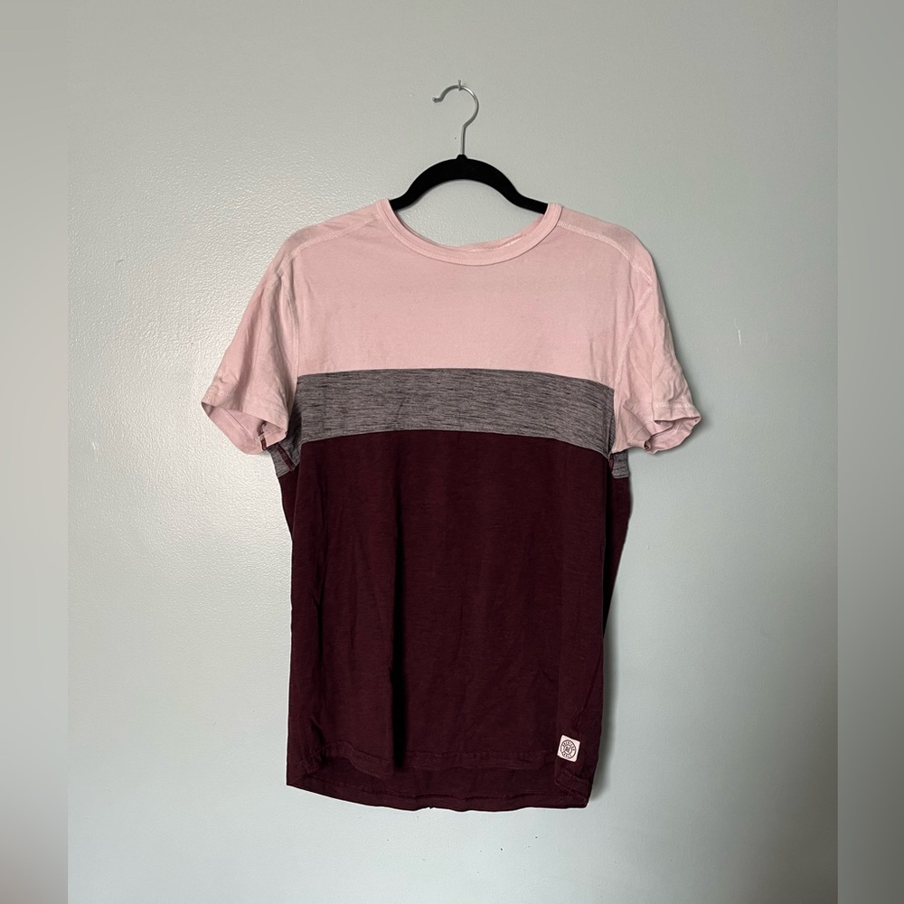 American Eagle Outfitters Colour Block Men’s T-Shirt Pink and Maroon Medium